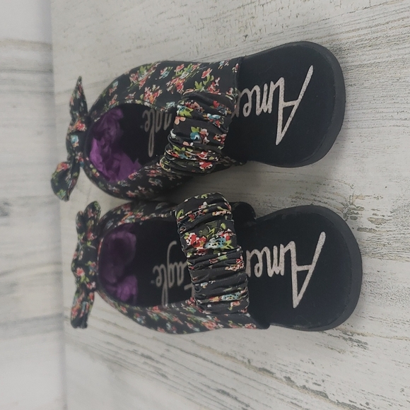 American Eagle black floral slipon ballet flats w bow elastic back heel Size 6 - Picture 3 of 9